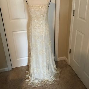 Offers welcome Vintage Style Wedding Dress
